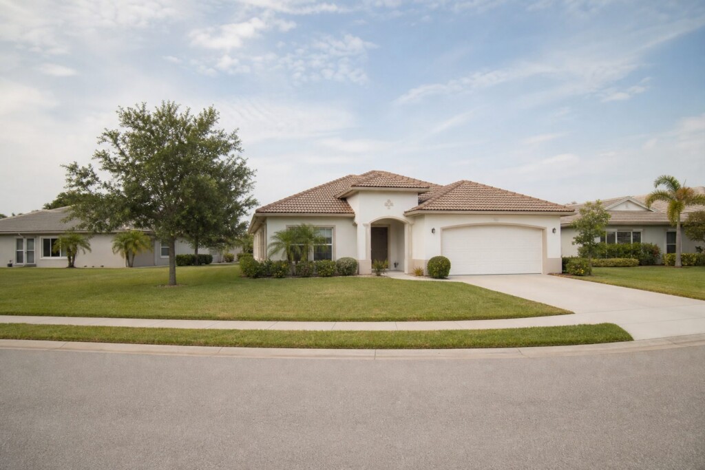 Bradenton neighborhood with well-kept homes and quiet residential streets, an established residential neighborhood